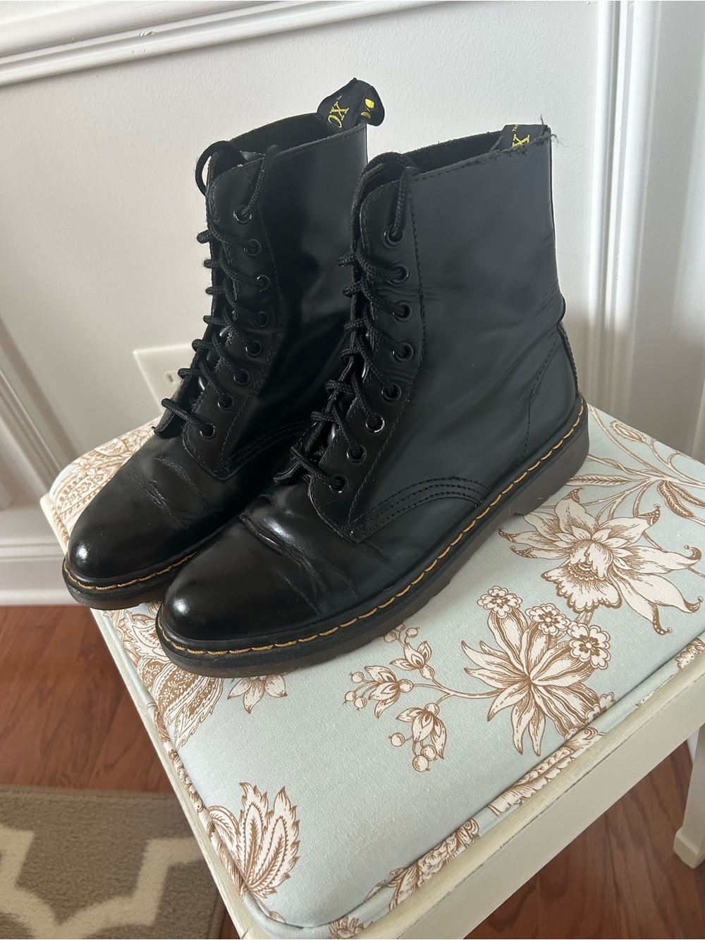 Doc Black Lace-Up leather Combat Boots in very good used condition.